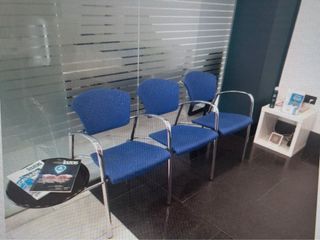 JUEGO DE 3 SILLAS SALA DE ESPERA CON MESA AUXILIAR