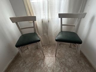 2 Sillas Blancas con Asiento Verde