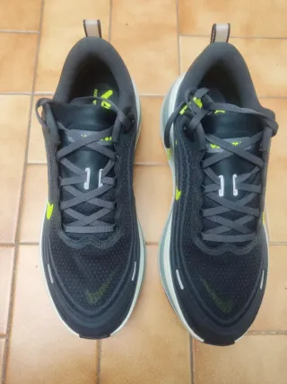 Zapatillas Nike Vomero Plus NUEVA t.40,5