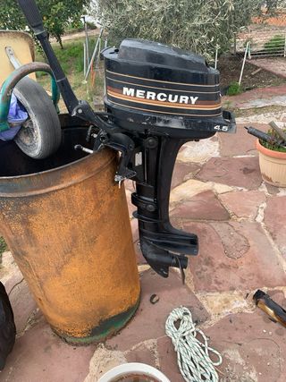 Motor fueraborda Mercury 4.5 HP con documentacion