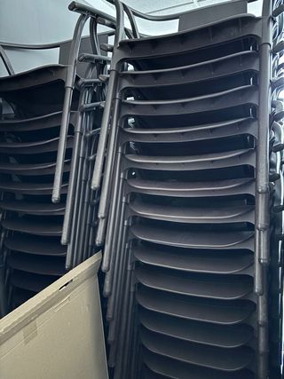 Silla terraza Mahou marrón 170 unidades pvp 7€