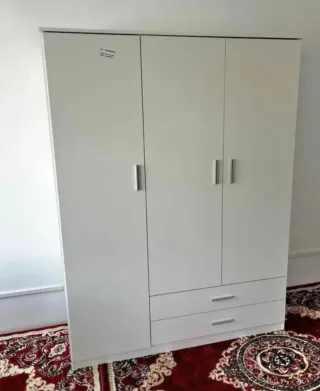 Armario Armario blanco de madera