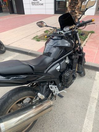 Suzuki Bandit 650 Naked Negra