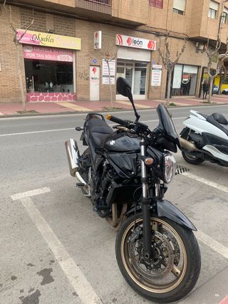Suzuki Bandit 650 Naked Negra