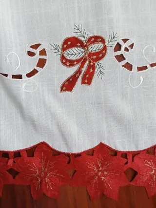 Mantel Navidad Bordado Rojo y Blanco