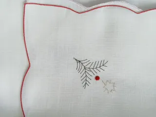 Mantel Navidad Bordado Rojo y Blanco