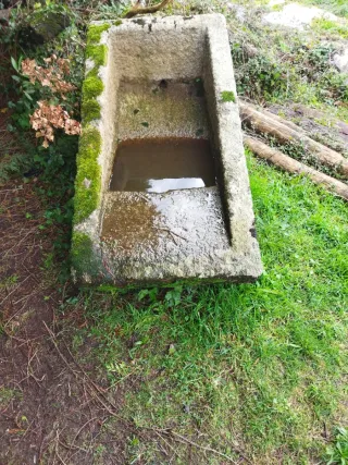 Pila de piedra antigua