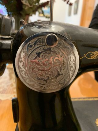 Máquina de coser Alfa antigua