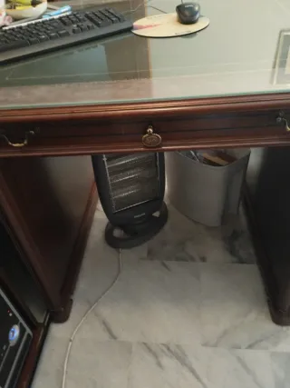 Mesa escritorio estilo inglés madera y cristal