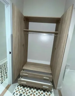 Armario Armario blanco de madera