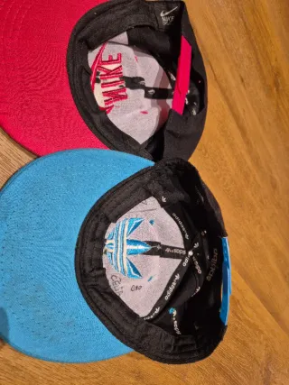 Gorra nike y adidas