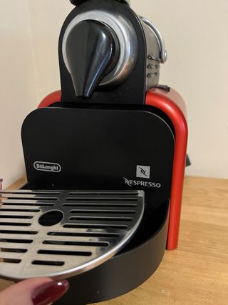 Cafetera Nespresso DeLonghi Essenza Roja
