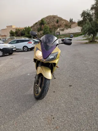 Honda CBR600F4i Sportbike