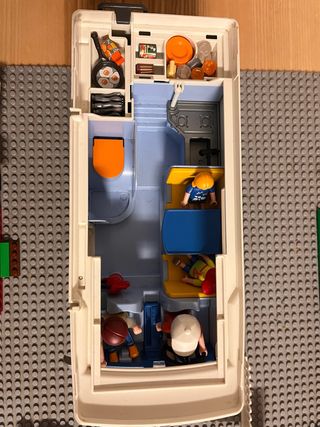 Caravana Playmobil con figuras