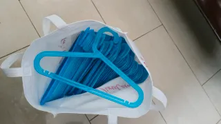 Lote 49 perchas infantiles Ikea azules