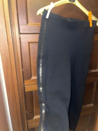 Pantaloni neri Bershka con strass