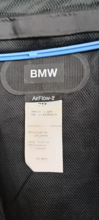 Chaqueta de moto gris y azul