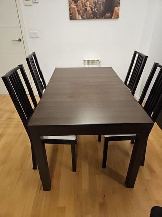 Mesa comedor extensible y 4 Sillas