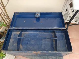 Caja de herramientas metálica azul buen estado
