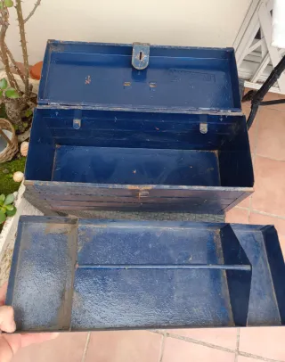 Caja de herramientas metálica azul buen estado