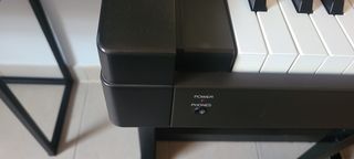 Piano Roland HP 1700L + Taburete+ Metrónomo