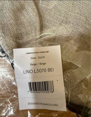 Lámparas de techo de lino beige y negro.