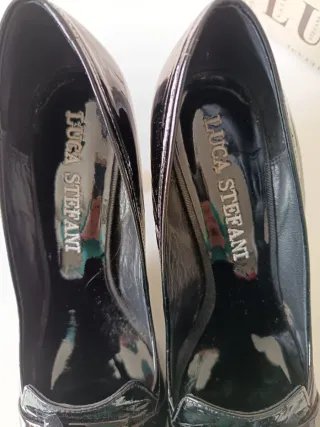 Scarpa décolleté nera in pelle lucida