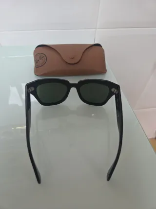 Gafas de Sol Ray-Ban Negras con Funda Marrón