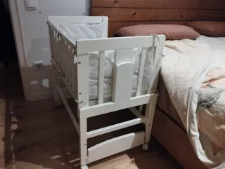 Cuna colecho bebé blanca