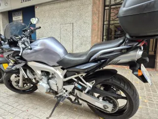 Yamaha FZ6 S2 Gris con Top Case año 2006