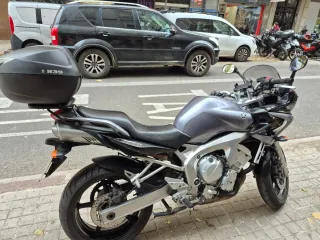 Yamaha FZ6 S2 Gris con Top Case año 2006