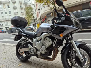 Yamaha FZ6 S2 Gris con Top Case año 2006