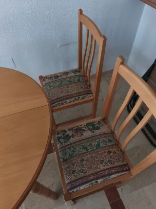 Mesa de comedor (extensible) con 4 sillas