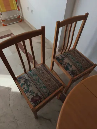 Mesa de comedor (extensible) con 4 sillas