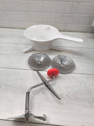 Pasapurés manual de plástico y acero inoxidable, formato compacto