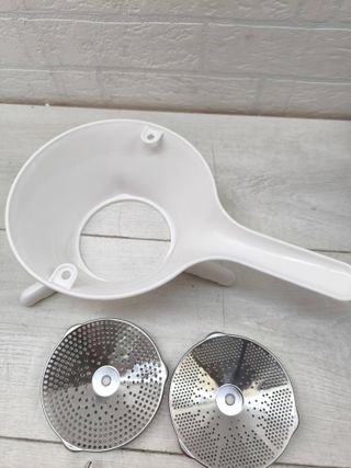 Pasapurés manual de plástico y acero inoxidable, formato compacto