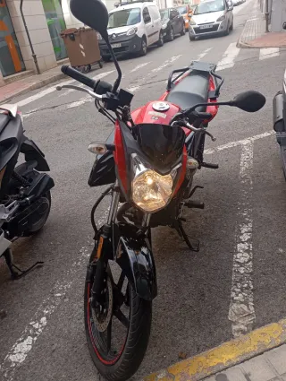 moto económica Yamaha ys modelo 2019 (35 mil km)