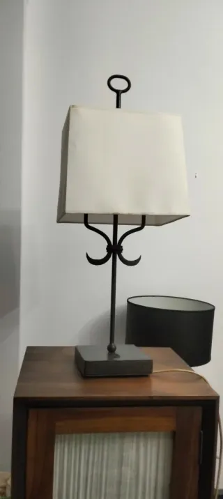 Lámpara de mesa tela y metal