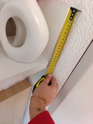 Estantería con cajón,por dentro pelado del uso.