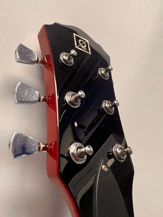 Guitarra eléctrica Oqan sin cuerdas