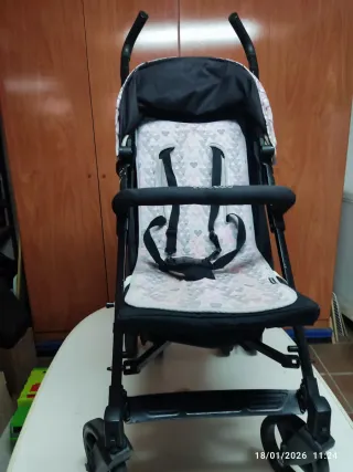 Silla de paseo bebé con estampado geométrico