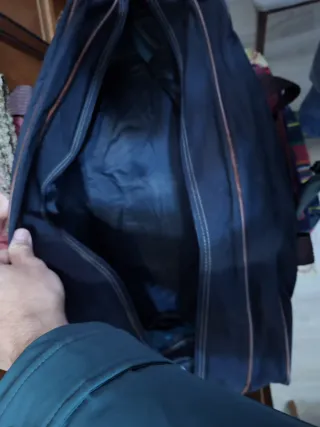 Bolso de viaje negro y rojo de 60x35 cm