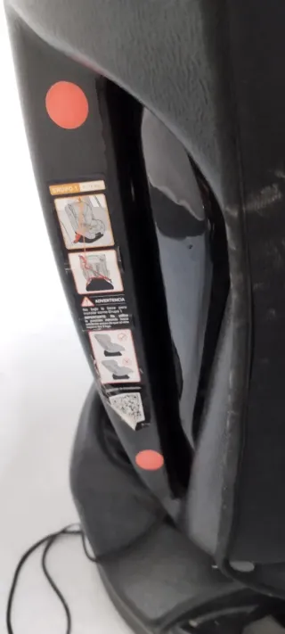 Silla de coche negra y gris