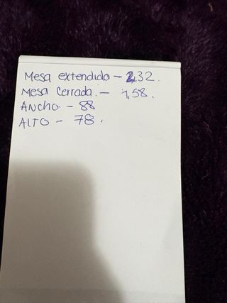 Mesa de comedor extensible y sillas