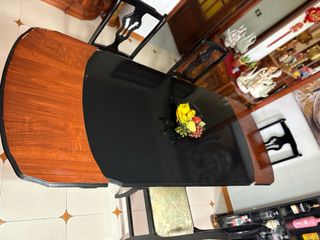 Mesa de comedor extensible y sillas