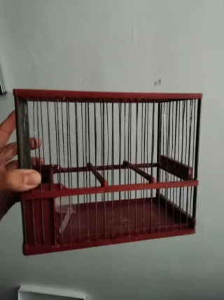 Jaula para pájaros color marrón/rojo