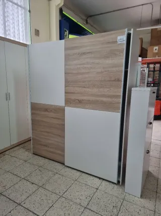 Armario puertas correderas madera y metal