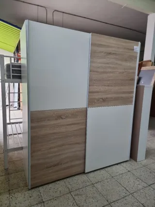 Armario puertas correderas madera y metal