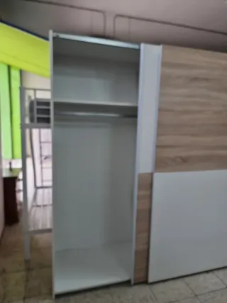 Armario puertas correderas madera y metal