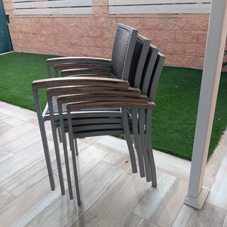Sillones de aluminio y apilables.